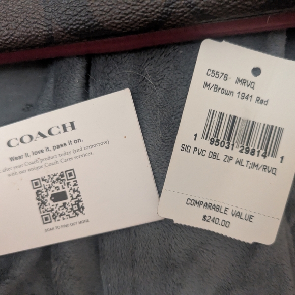 Used Once , Coach Wallet, Perfect Condition - Picture 2 of 7